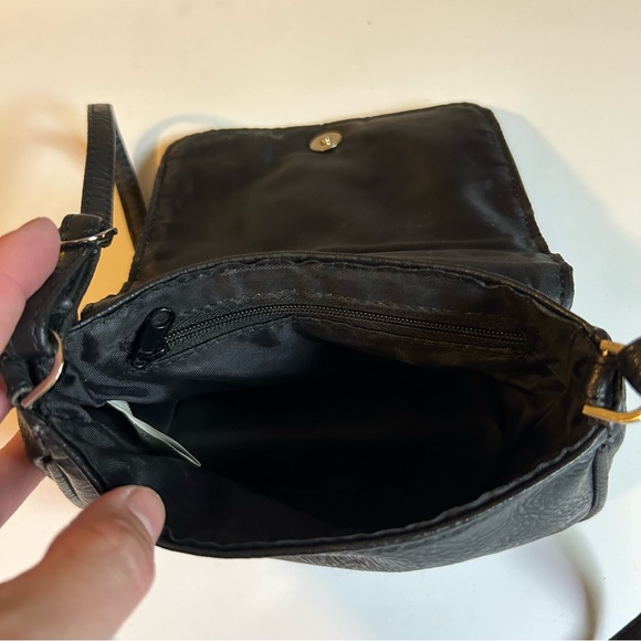 Kenneth Cole Reaction | Wooster Street Flap | Crossbody Purse | Black - Picture 6 of 12